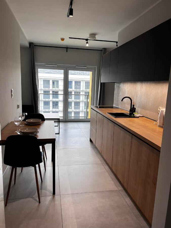 Property Apart - Legnicka Business Center ヴロツワフ エクステリア 写真
