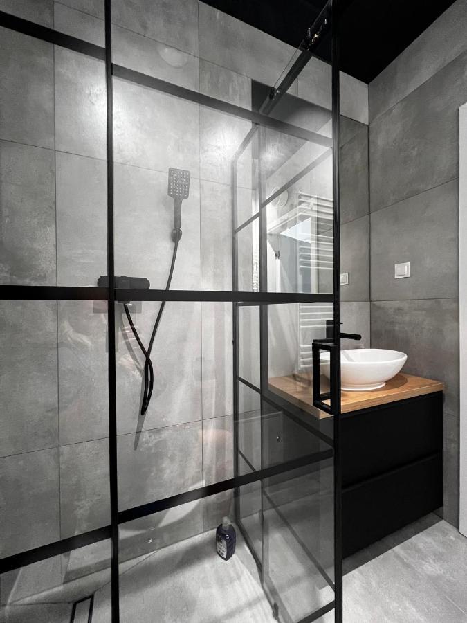 Property Apart - Legnicka Business Center ヴロツワフ エクステリア 写真
