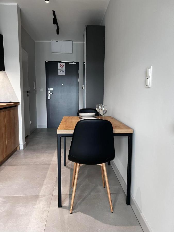 Property Apart - Legnicka Business Center ヴロツワフ エクステリア 写真