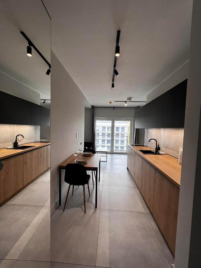 Property Apart - Legnicka Business Center ヴロツワフ エクステリア 写真