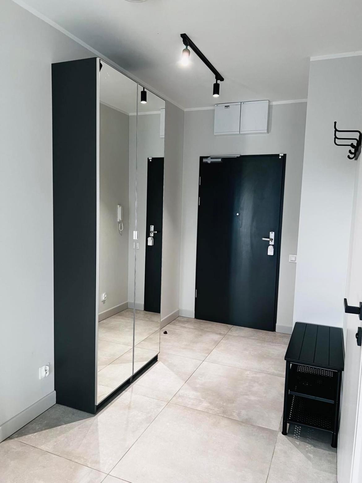 Property Apart - Legnicka Business Center ヴロツワフ エクステリア 写真