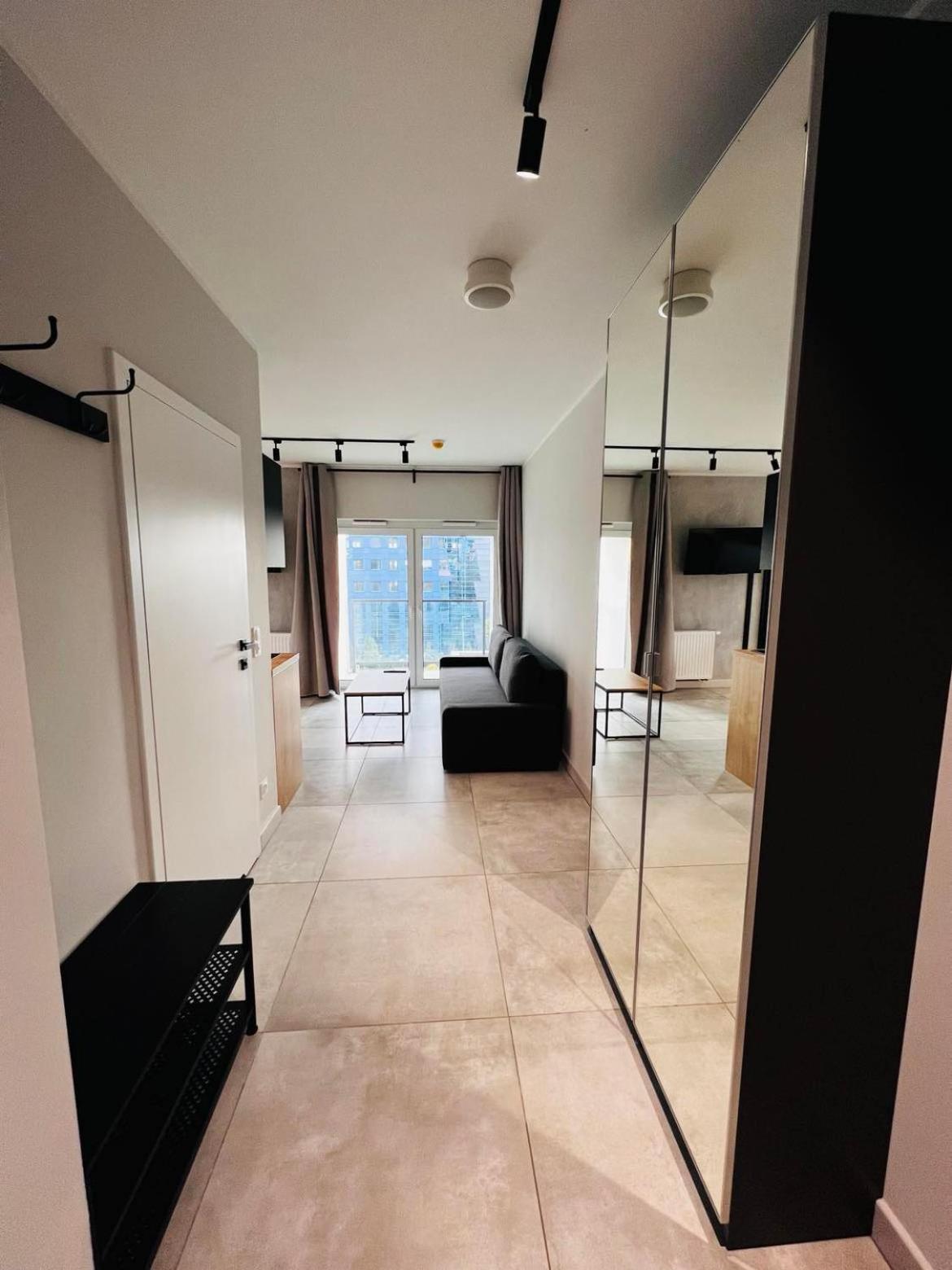Property Apart - Legnicka Business Center ヴロツワフ エクステリア 写真