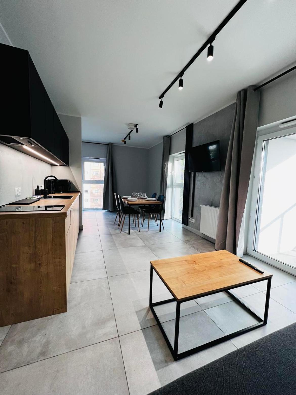 Property Apart - Legnicka Business Center ヴロツワフ エクステリア 写真