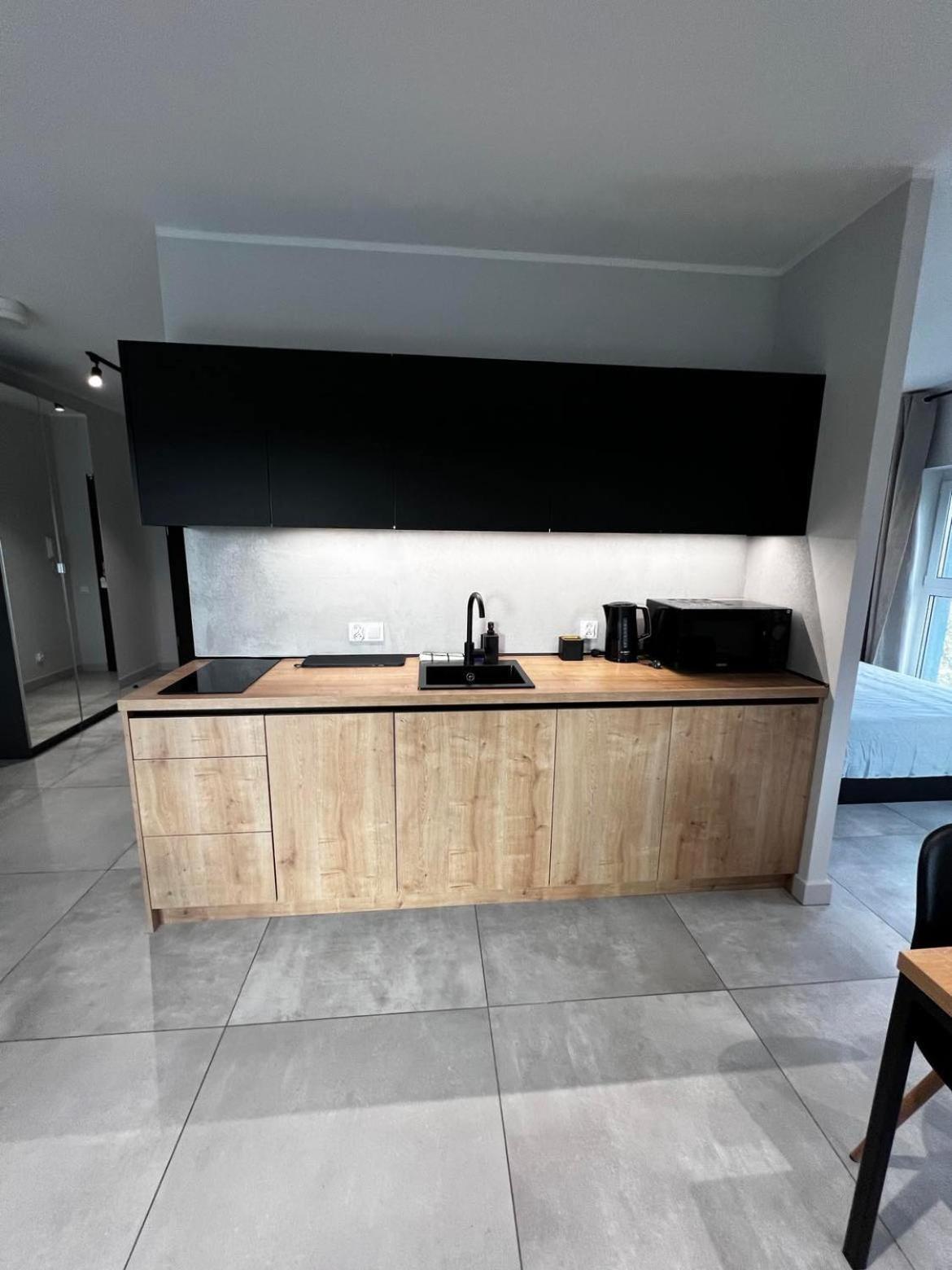 Property Apart - Legnicka Business Center ヴロツワフ エクステリア 写真